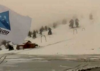 Ισχυρή χιονόπτωση από το πρωί στο χιονοδρομικό της Βασιλίτσας – Βίντεο