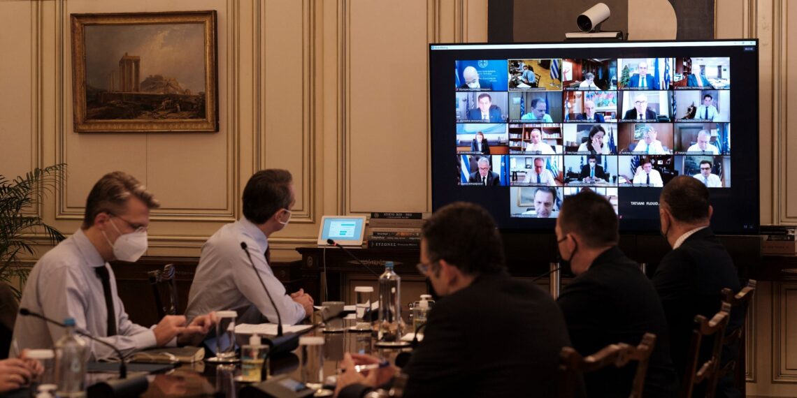 Κυριάκος Μητσοτάκης “Το ζήτημα του μαζικού εμβολιασμού, θα το χαρακτήριζα το μεγάλο εθνικό στοίχημα των επόμενων μηνών. Σε αυτό το διάστημα προφανώς θα εξακολουθούν να ισχύουν τα μέτρα αποτροπής μετάδοσης του ιού”