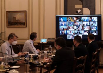 Κυριάκος Μητσοτάκης “Το ζήτημα του μαζικού εμβολιασμού, θα το χαρακτήριζα το μεγάλο εθνικό στοίχημα των επόμενων μηνών. Σε αυτό το διάστημα προφανώς θα εξακολουθούν να ισχύουν τα μέτρα αποτροπής μετάδοσης του ιού”