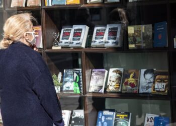 Λοιμωξιολόγοι: Χριστούγεννα με κλειστά μαγαζιά