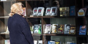 Λοιμωξιολόγοι: Χριστούγεννα με κλειστά μαγαζιά