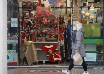 Άρση μέτρων: Πώς θα κάνουμε Χριστούγεννα – «Πρεμιέρα» για την περιποίηση νυχιών