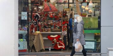 Άρση μέτρων: Πώς θα κάνουμε Χριστούγεννα – «Πρεμιέρα» για την περιποίηση νυχιών