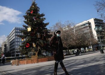 «Κόκκινος συναγερμός» για τα Χριστούγεννα: Σαρωτικοί έλεγχοι και αυστηρά μέτρα για την αποφυγή νέου κύματος