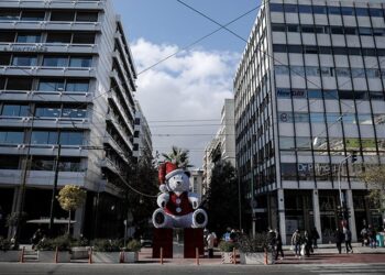 Κορωνοϊός: Χριστούγεννα χωρίς κάλαντα, με μεσημεριανό ρεβεγιόν και έξοδο μέχρι τις 10 το βράδυ