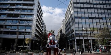 Κορωνοϊός: Χριστούγεννα χωρίς κάλαντα, με μεσημεριανό ρεβεγιόν και έξοδο μέχρι τις 10 το βράδυ