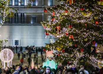 Λίγο πριν το ρεβεγιόν: Οδηγός για τα μέτρα που ισχύουν -Μετακινήσεις, sms, συναθροίσεις σε σπίτια