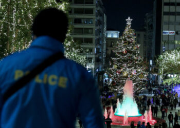 Εκπρόσωπος ΕΛΑΣ για Χριστούγεννα: Μετακινήσεις μετά τις 22:00 μόνο για λόγους εργασίας και υγείας