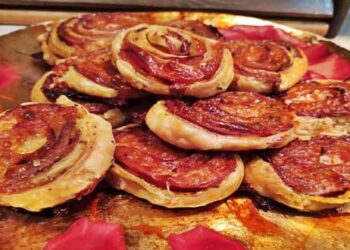 Μαγειρεύοντας με την Αρετή: Ρολά σφολιάτας με ζαμπόν και κασέρι