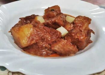 Μαγειρεύοντας με την Αρετή: Χοιρινό με μοσχαράκι στη γάστρα