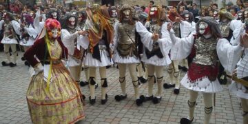 Νάουσα: Κανονικά οι Γενίτσαροι και οι Μπούλες-“Δεν είναι Καρναβάλι”