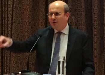 Κωστής Χατζηδάκης: «Δε θέλουμε να τιμωρήσουμε τη Δυτική Μακεδονία- Την έχουμε στην καρδιά μας- Μας βοηθήσατε, θα σας στηρίξουμε- Κατέληξε βαρίδι ο λιγνίτης- Η μετάβαση θα είναι απολύτως δίκαιη»