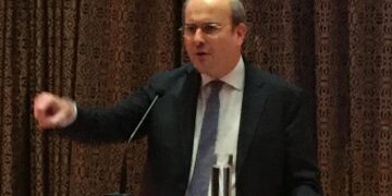 Κωστής Χατζηδάκης: «Δε θέλουμε να τιμωρήσουμε τη Δυτική Μακεδονία- Την έχουμε στην καρδιά μας- Μας βοηθήσατε, θα σας στηρίξουμε- Κατέληξε βαρίδι ο λιγνίτης- Η μετάβαση θα είναι απολύτως δίκαιη»