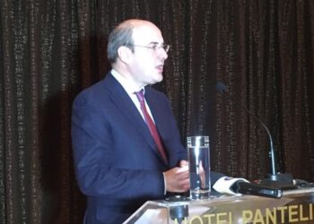 Εξαγγελίες Χατζηδάκη για Δίκαιη Μετάβαση: Φωτοβολταϊκά, Διασφάλιση Τηλεθέρμανσης, αποκατάσταση ορυχείων και πρόταση για ειδική οικονομική ζώνη