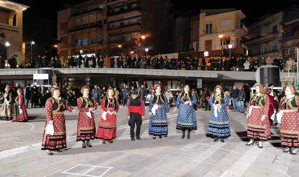 Τα χορευτικά των ΚΑΠΗ Κοζάνης, Σιάτιστας, Σερβίων και Πλατανορεύματος και ο Φανός του Αη Θανάση στην κεντρική πλατεία Κοζάνης