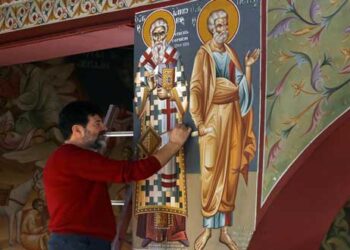 Οι Άγιοι Ιάκωβος (1347-1355 μ.Χ.) και Γερμανός (1690 μ.Χ.) Επίσκοποι Σερβίων,  κοσμούν με τις τοιχογραφίες τους τον Ι. Ναό του Αγίου Διονυσίου Βελβεντού