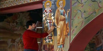 Οι Άγιοι Ιάκωβος (1347-1355 μ.Χ.) και Γερμανός (1690 μ.Χ.) Επίσκοποι Σερβίων,  κοσμούν με τις τοιχογραφίες τους τον Ι. Ναό του Αγίου Διονυσίου Βελβεντού