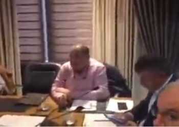 Οι αιχμές του Π. Κεπαπτσόγλου (Άργος Ορεστικό) κατά των δημάρχων που έμειναν στην ημερίδα: “Δεν μπορεί να κοιτάει ο καθένας την πάρτη του και όχι το σύνολο” – Τι απάντησε ο Χ. Ελευθερίου (Σέρβια)