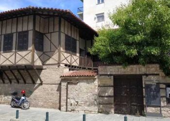 Το πρόγραμμα λειτουργίας της Βιβλιοθήκης Κοζάνης και της Χαρτοθήκης  την Μικρή και την Μεγάλη Αποκριά