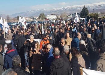 Συγκέντρωση διαμαρτυρίας έξω από τον “Παντελίδη” όπου πρόκειται να μιλήσει ο Υπ. Ενέργειας Κ. Χατζηδάκης – VIDEO-Φωτογραφίες