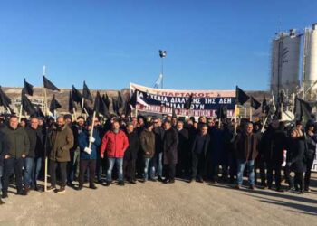 Με μαύρες σημαίες και συνθήματα η υποδοχή Χατζηδάκη στην μονάδα “Πτολεμαΐδα 5”-VIDEO φωτο