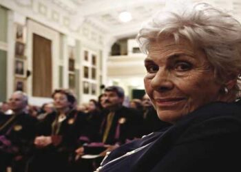 ΥΠΕΡΒΑΣΗ- Κ. Δημουλά – Γράφει η Πίστη Κρυσταλλίδου