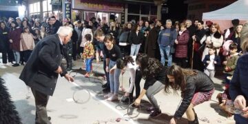 Αποκριάτικο χρώμα με τη σφραγίδα Κοζανίτικου φανού έδωσε στην Πτολεμαΐδα η Θρακική Εστία Εορδαίας