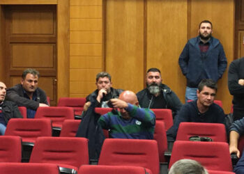 SOS από εργολάβους – αυτοκινητιστές συνεργαζόμενους με τη ΛΑΡΚΟ από Καστοριά, Σέρβια, Κοζάνη –	Δυναμική κινητοποίηση στις 11 το πρωί στα διόδια Πολυμύλου