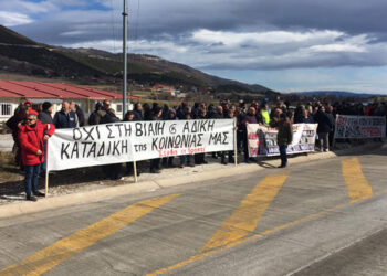 Κραυγή αγωνίας από εργαζόμενους και μεταφορείς της ΛΑΡΚΟ από τα διόδια Πολυμύλου  – Διεκδικούν δεδουλευμένα και συνέχιση λειτουργίας της εταιρείας (φωτο-video)