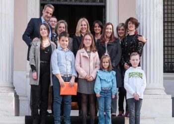 Συνάντηση του Πρωθυπουργού Κυριάκου Μητσοτάκη με παιδιά που έχουν νικήσει τον καρκίνο