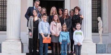 Συνάντηση του Πρωθυπουργού Κυριάκου Μητσοτάκη με παιδιά που έχουν νικήσει τον καρκίνο