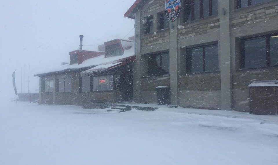 Έντονη χιονόπτωση αυτή τη στιγμή στη Βασιλίτσα