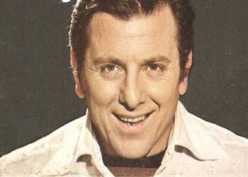 Ο Κώστας Βουτσάς και η… φρουτοσαλάτα! – Γράφει ο Μιχάλης Πιτένης