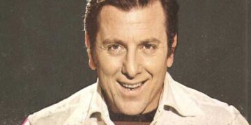 Ο Κώστας Βουτσάς και η… φρουτοσαλάτα! – Γράφει ο Μιχάλης Πιτένης