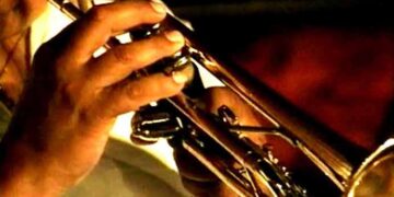 Η Κοζάνη γλεντάει την έναρξη της Αποκριάς με χάλκινα στα καφέ και τα μαγαζιά! (VIDEO)