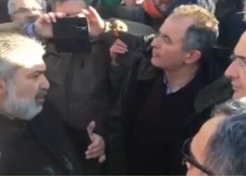 Διαμαρτυρίες εργαζομένων και μεγάλη ένταση στην Πτολεμαΐδα 5- Οι “θερμοί” διάλογοι με τον υπουργό Κ. Χατζηδάκη -Τι του είπε ο Π. Πλακεντάς -VIDEO