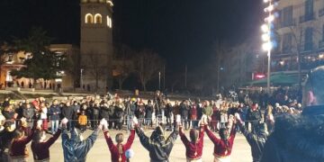 Χορευτικά συγκροτήματα από όλη την Ελλάδα και την Κύπρο παρουσιάστηκαν στην κεντρική πλατεία Κοζάνης