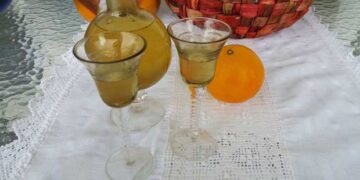 Μαγειρεύοντας με την Αρετή: Λικέρ πορτοκάλι με ξύσμα