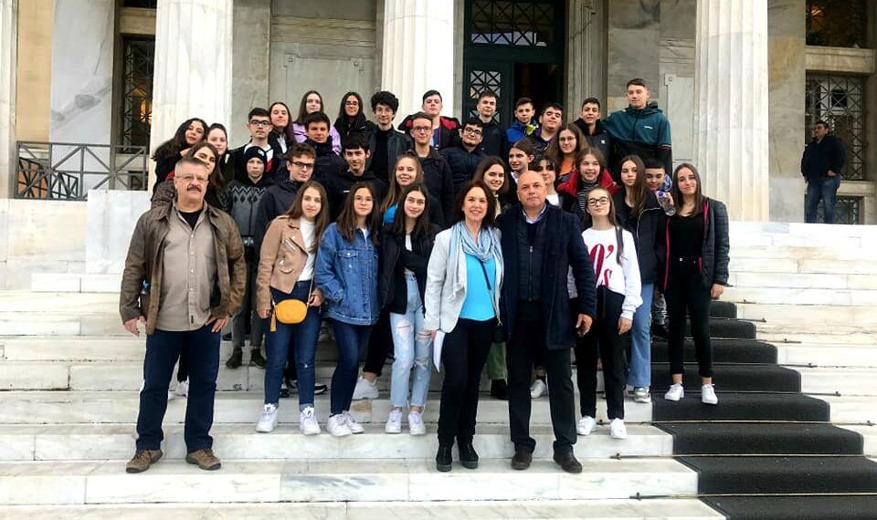Τους μαθητές του 1ου Γυμνασίου Κοζάνης συνάντησε στην Βουλή η Βουλευτής ΣΥΡΙΖΑ ΠΕ Κοζάνης κ. Καλλιόπη Βέττα- Δελτίο Τύπου