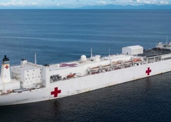 Κορωνοϊός: Το μεγαλύτερο πλωτό νοσοκομείο έφτασε στην Νέα Υόρκη