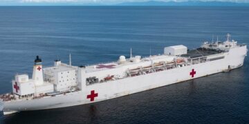 Κορωνοϊός: Το μεγαλύτερο πλωτό νοσοκομείο έφτασε στην Νέα Υόρκη