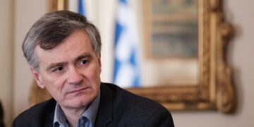 Τσιόδρας: Ο… πολύτεκνος ψάλτης από την Κυψέλη που κρέμεται όλη η Ελλάδα από τα χείλη του