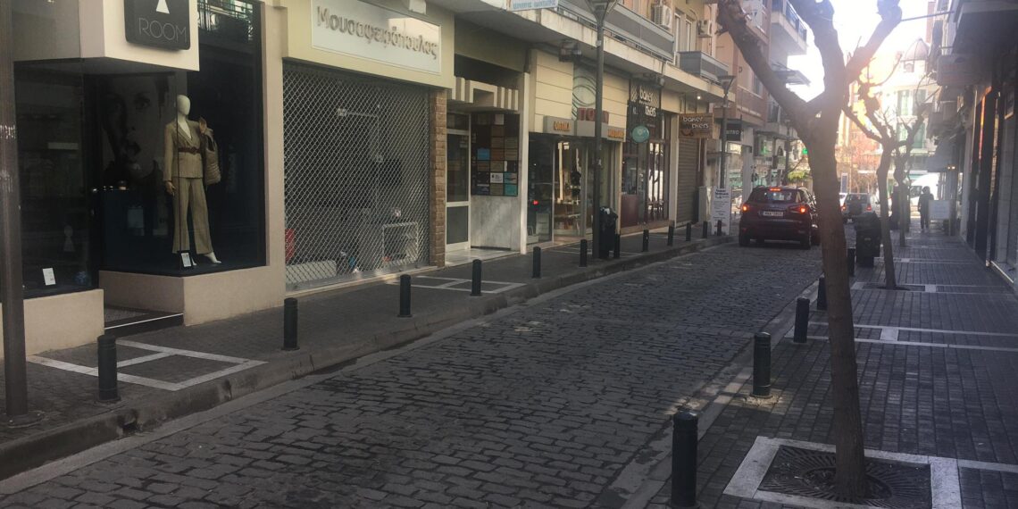 Άδεια πόλη η Κοζάνη – Κλειστά και τα εμπορικά καταστήματα