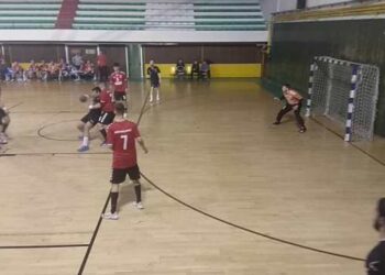 Β΄ Εθνική Χαντ-μπολ: Καταιγιστικός ο Α.Ο. Κοζάνης διέλυσε τον Κένταυρο και πάει μπαράζ