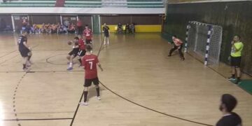 Β΄ Εθνική Χαντ-μπολ: Καταιγιστικός ο Α.Ο. Κοζάνης διέλυσε τον Κένταυρο και πάει μπαράζ