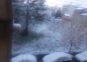 Το “έστρωσε” για τα καλά το βράδυ  το Μαρτιάτικο χιόνι ,  με την   Πτολεμαΐδα  να “ξυπνάει” στα λευκά!