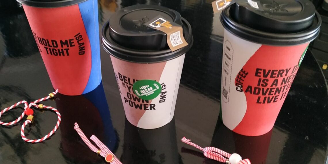 “Καλό μήνα” από τα Coffee Island Πτολεμαΐδας με δώρο τα βραχιολάκια του Μάρτη!