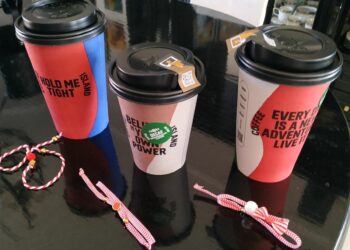 “Καλό μήνα” από τα Coffee Island Πτολεμαΐδας με δώρο τα βραχιολάκια του Μάρτη!