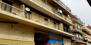 Γρεβενά: Έκανε αναμετάδοση, από τη βεράντα του, τη Θεία Λειτουργία ..και κάλεσαν την αστυνομία