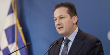 Κορωνοϊός -Πέτσας: Θα απαγορευτούν οι συναθροίσεις με πάνω από 10 άτομα